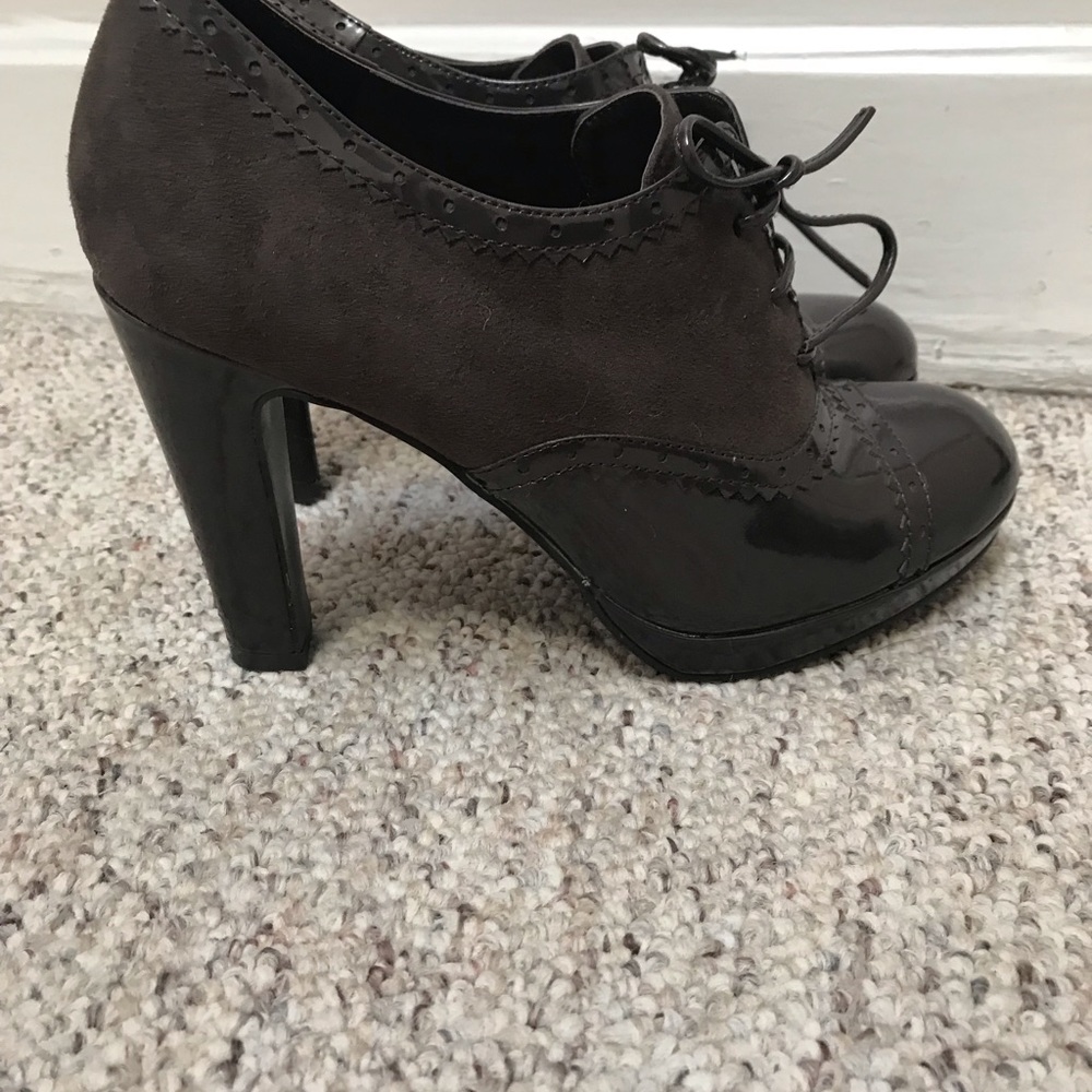 Tahari shoes
